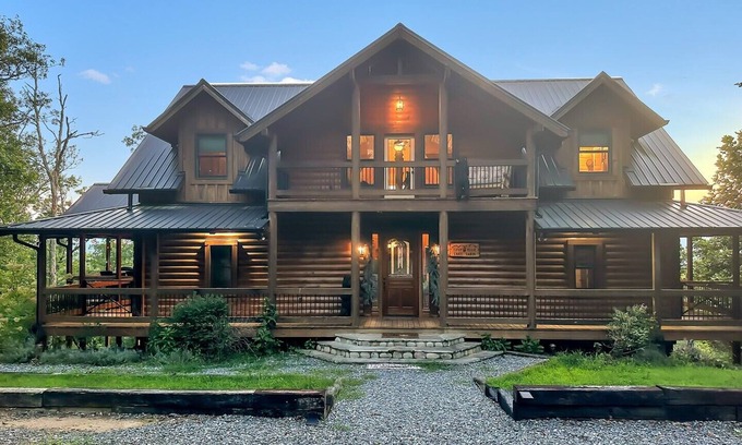 Bryson City Cabin | Tipsy Bear Lake House - Luxury Log home in premiere gated community