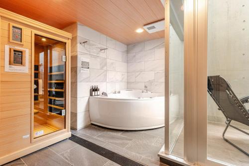 Azabu-Juban Apartment | tkm元麻布3丁目102