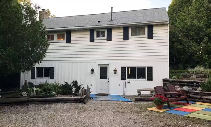 Northern Bruce Peninsula Cottage | Tobermory Lakefront Cottage