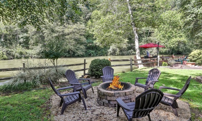 Mineral Bluff Cabin | Toccoa River Lodge | Mineral Bluff, Ga