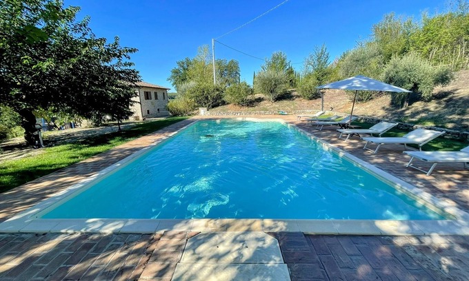 Todi Villa | TODI BY THE POOL/SLEEPS 10/EXCLUSIVE POOL/WALK TO TODI 4 KMS/RESTAURANT 0.5 KMS