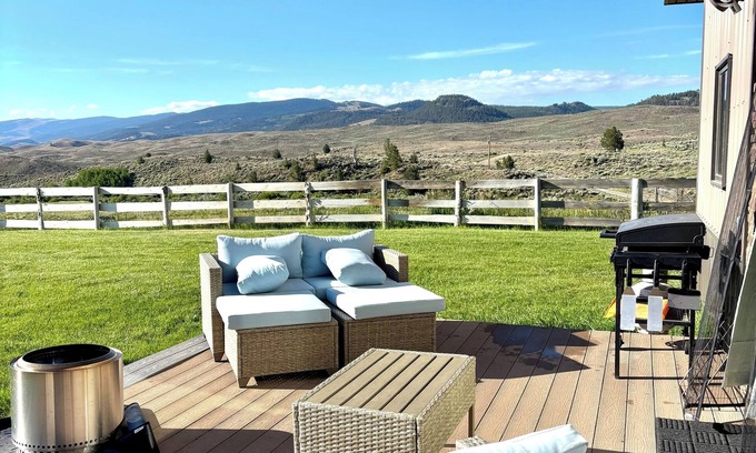 Dubois House | Togwotee Ranch House. Private 3 bedroom residence between Dubois and Yellowstone