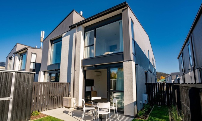 Albert Town Cottage | TOI TOI - WANAKA HOLIDAY HOME, family friendly in Wanaka