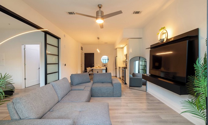 Chamblee Condo | Tokyo King Suite Near Buckhead