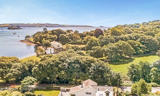 Cremyll Apartment | Toll Cottage uniquely positioned on the doorstep of Mount Edgcumbe Country Park
