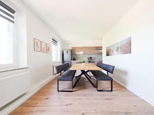 Eller Apartment | Tolstov Apartments - 3 Room Apartments - Kitchen - Dining Room - 25 min to Messe DUS