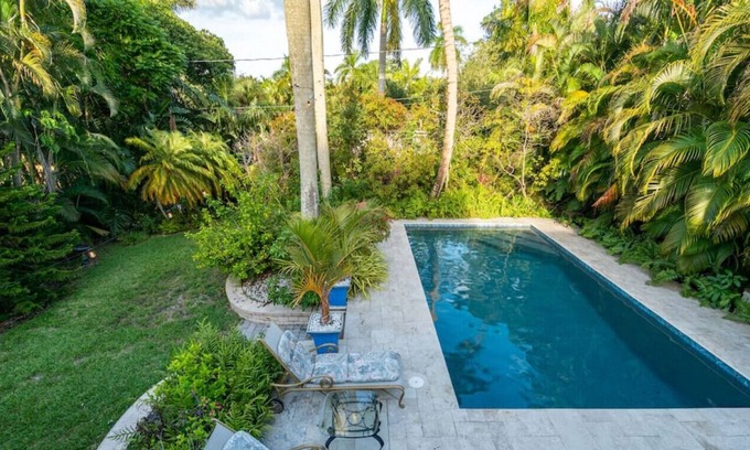 Riverside Park House | Tom's Two Story w/ Heated Salt Water Pool 3 bed/3bath