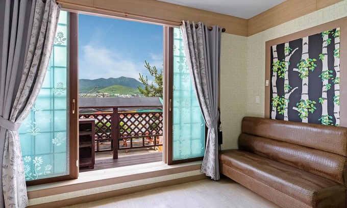 Tongyeong House | Tongyeong Hwanggeumbada Pension