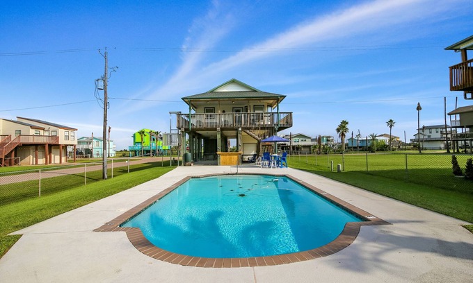 Terramar Beach House | Too Pool for School | Private Pool!
