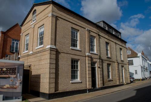 Ipswich Apartment | Toothbrush Apartments - 2 Bed/2 Bath House with parking, town centre