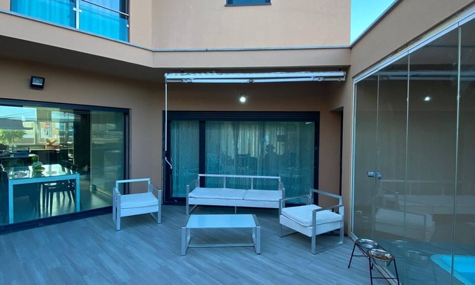 Charneca de Caparica e Sobreda Villa | Top Beach & Country Villa