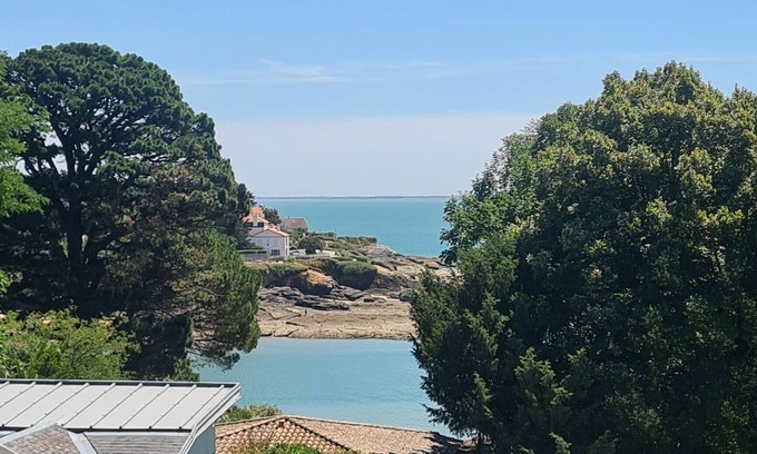 Pornic Apartment | Top floor 2-room apartment with side sea view and terrace/300 m Beach