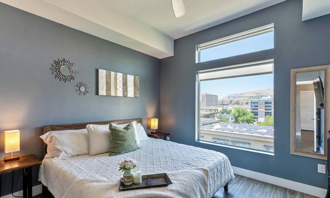 Downtown Salt Lake City Apartment | Top Floor City View Penthouse/Hottub/Gym/ Garage Parking/Workspace