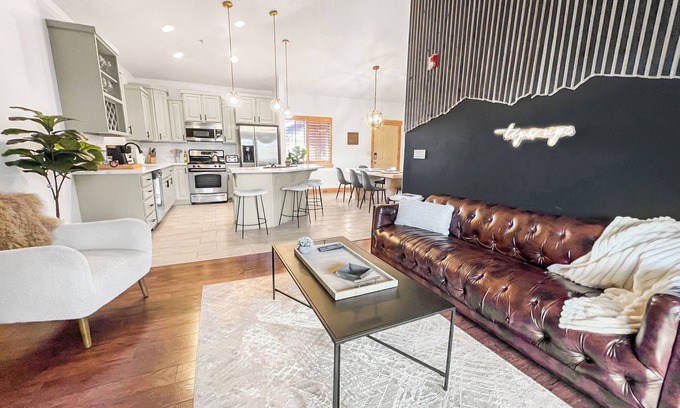 Bear Hollow Village Condo | Top Floor, Elevator, Sleeps 8, steps from Hot Tub