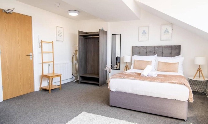 Southport Apartment | Top Floor Studio apartment Sleeps 2