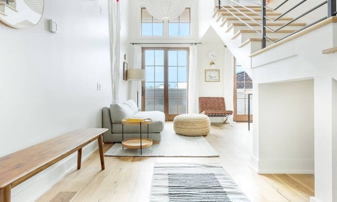 Yamacraw Village Apartment | Top Floor Loft With Patio