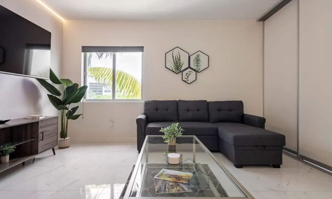 South Pointe Condo | TOP FLOOR 'PENTHOUSE' 2BED/2BATH