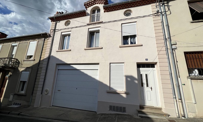 Mazamet House | Top floor townhouse with hot tub