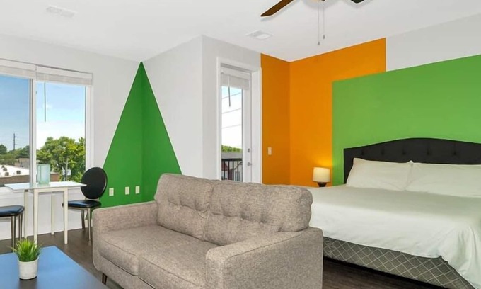 Downtown Indianapolis Apartment | Top Flr Large Studio Pool Gym Free Parking
