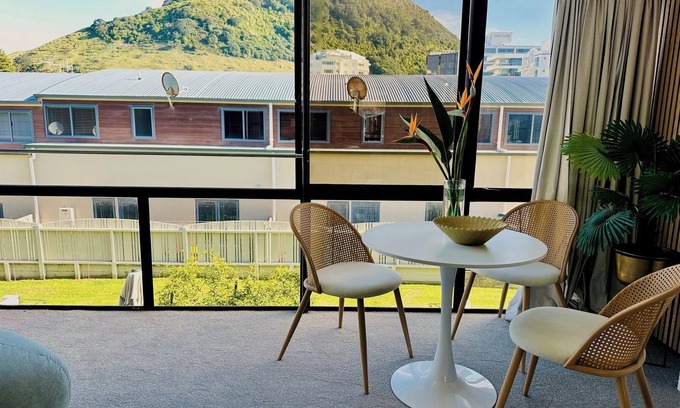 Mount Maunganui Apartment | Top location! Self-check-in studio apartment 2 dble beds & sofa bed by the Mount