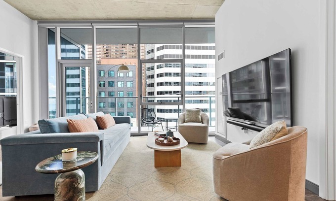 The Loop Apartment | Top-Notch 2BR: The Bean View, Loop, Balcony