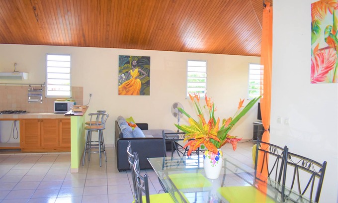 Le Robert House | top of 3-room villa 75 m² quiet, well equipped, view of Robert bay