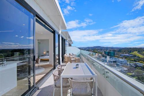 Spring Hill Apartment | Top of Spring Hill - Balcony Bliss and Poolside Escape