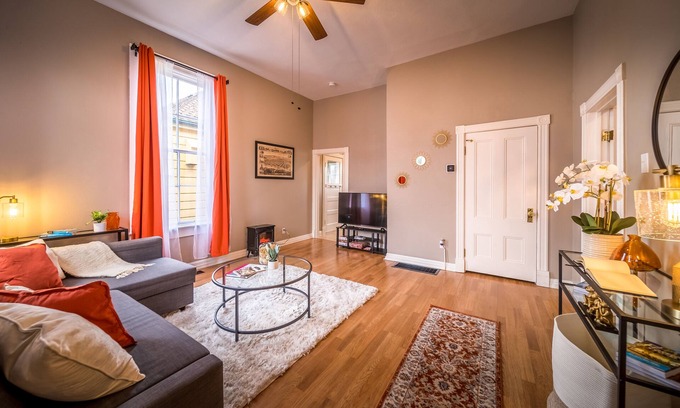 Vallejo Apartment | ~ Top of St. Vincent Hill ~ Walk to Farmers Market, SF Ferry, & Transit Hub ~
