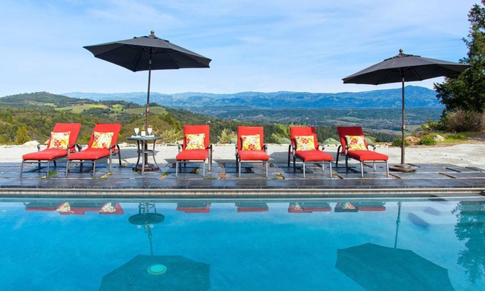 Healdsburg House | Top Of The World Dry Creek Views With Hot Tub, POOL and new Tesla charger!