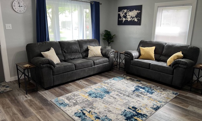 Muncie House | Top-Rated Guest Favorite- Near Ball State & IU Hospital October Specials