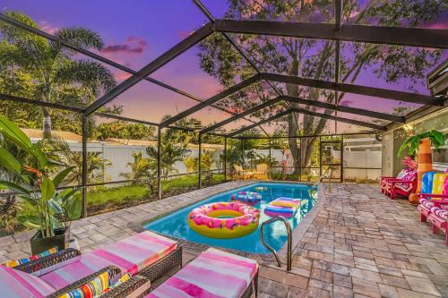 Seminole House | TOP VlLLA Chic 4BR Spacious & Fun Pool Villa