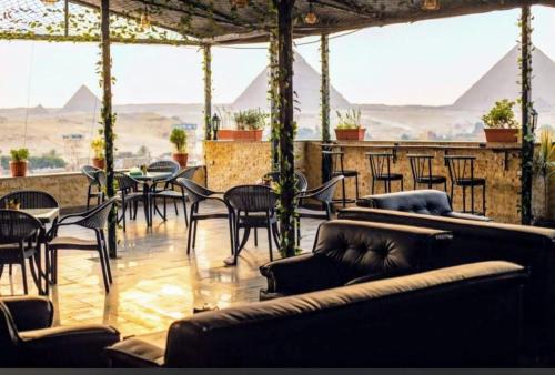Kafrat al Jabal Bed & Breakfast | Topaz pyramids view