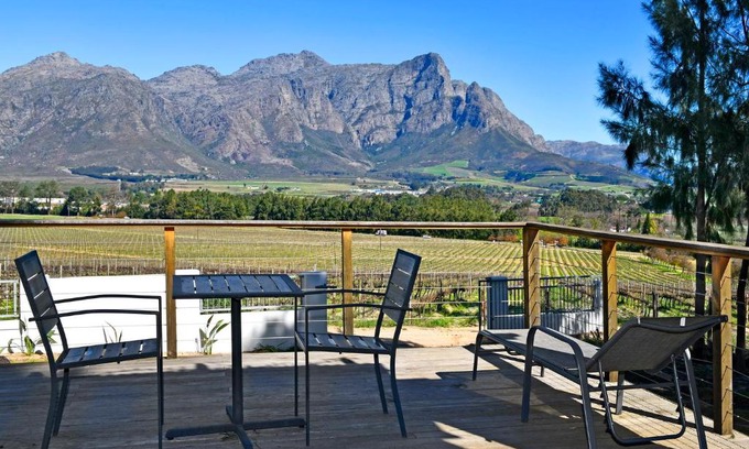 Cape Winelands House | Topiary Wine Estate & Cottages