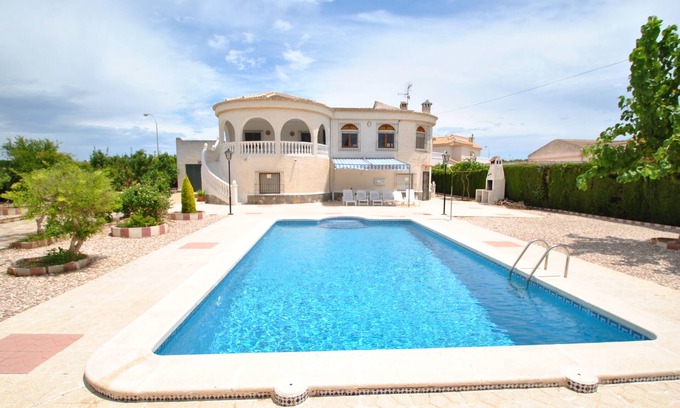 Torrevieja Villa | Torrevieja, air-conditioned ind. villa, 4 bedrooms, 1000 m2 plot, large private pool