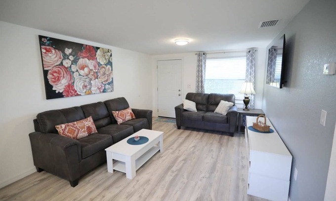 Englewood Apartment | Tortugas Room Manasota Delux Villas