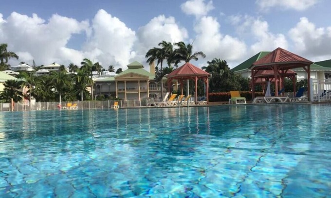 Anse des Rochers Apartment | Toucan - Apartment with sea view, beach and pool