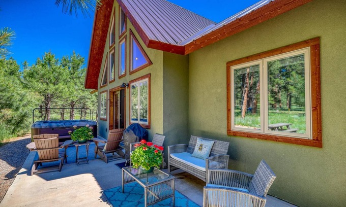 Pagosa Highlands House | Touch of Green: Pet-Friendly, Hot Tub, Garage, Games, Weber Charcoal Grill and Views of Hatcher Lake