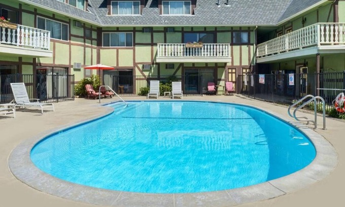 Solvang Hotel | Tour Around Solvang! Pool, Continental Breakfast, Near Alisal Commons Park