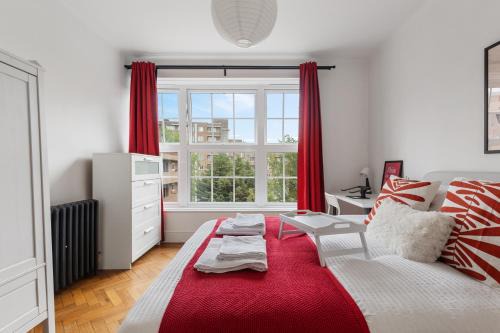 Stepney Green Apartment | Tower Bridge Hideaway - Whitechapel
