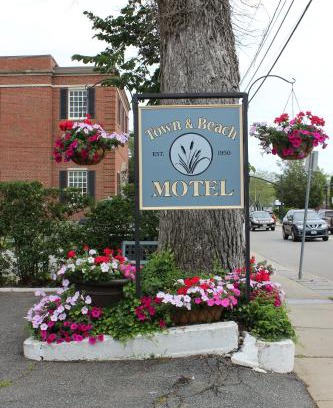 Falmouth Hotel | Town & Beach Motel