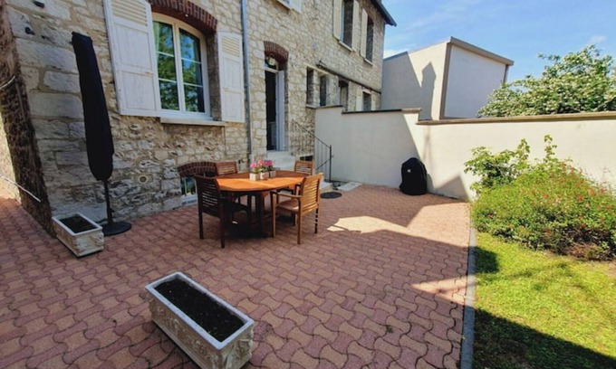 Vernon House | Town house with garden near Giverny