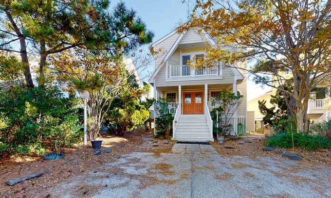 Bethany Beach House | Town of Bethany Beach oceanfront home with pool & tennis access, washer/dryer