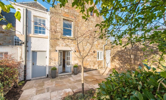 St. Andrews House | Towncentre house and parking.Sleeps 8 in 4 bedrooms and 3 b/rooms.Walk to beach