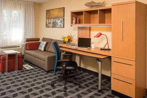 Southern Crossing Hotel | TownePlace Suites Old Mill District, Bend Near Mt Bachelor