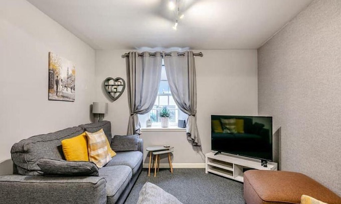 Montrose Apartment | Townhouse Apartments 4 Bedroom High St Montrose