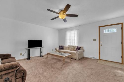 Grandview Apartment | Townhouse Cozy & Comfort stay near KC MO