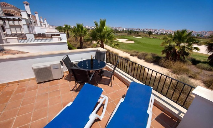 Roldan House | Townhouse overlooking golf course