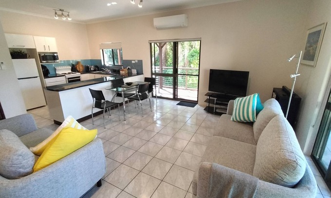 Port Douglas House | Townhouse No 6 , Marlin Tce on Mudlo
