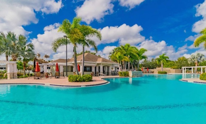Riverview House | Townhouse Retreat! Free Wifi & AC in Riverview - Entire Unit Price