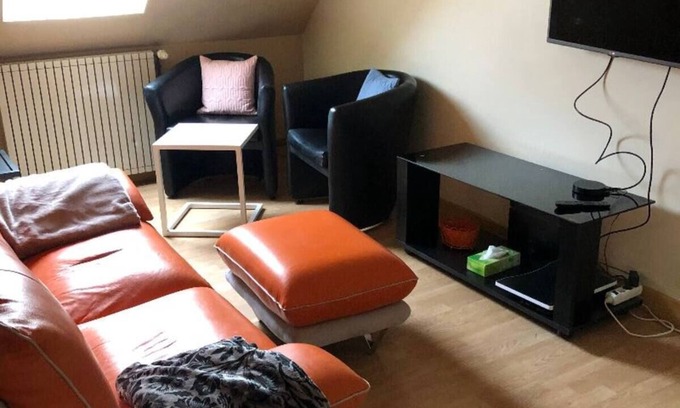 Montfort-le-Gesnois House | TOWNHOUSE WITH 2-BEDROOM GARAGE